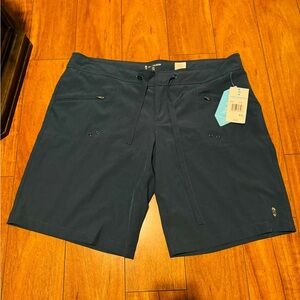 NWT FREE COUNTRY woman short